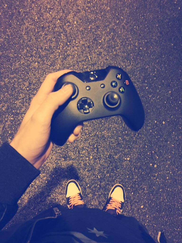 Rubiu5's tweet photo. De camino a casa de @aLexBY11 para darle una paliza en el Mortal Kombat http://t.co/wYIdK6wqO9