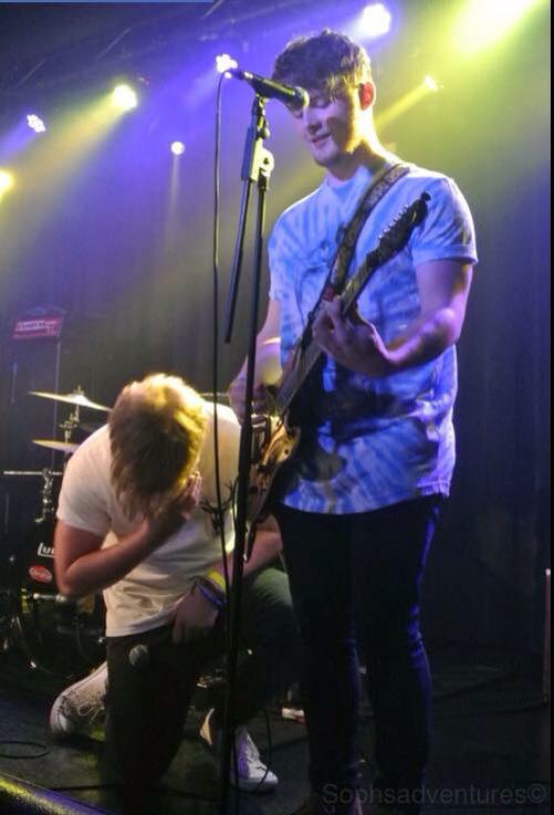 Adeleclaire98's tweet photo. Probably my favourite pictures from the @offshorebanduk gig 👌💞😂 http://t.co/ikVyHERAw1