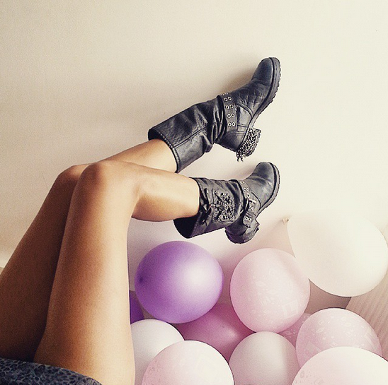 MagalieOfficial's tweet photo. Biker boots &amp; balloons. How was your weekend? #sundayfunday #maglie http://t.co/bNe8EapQfO
