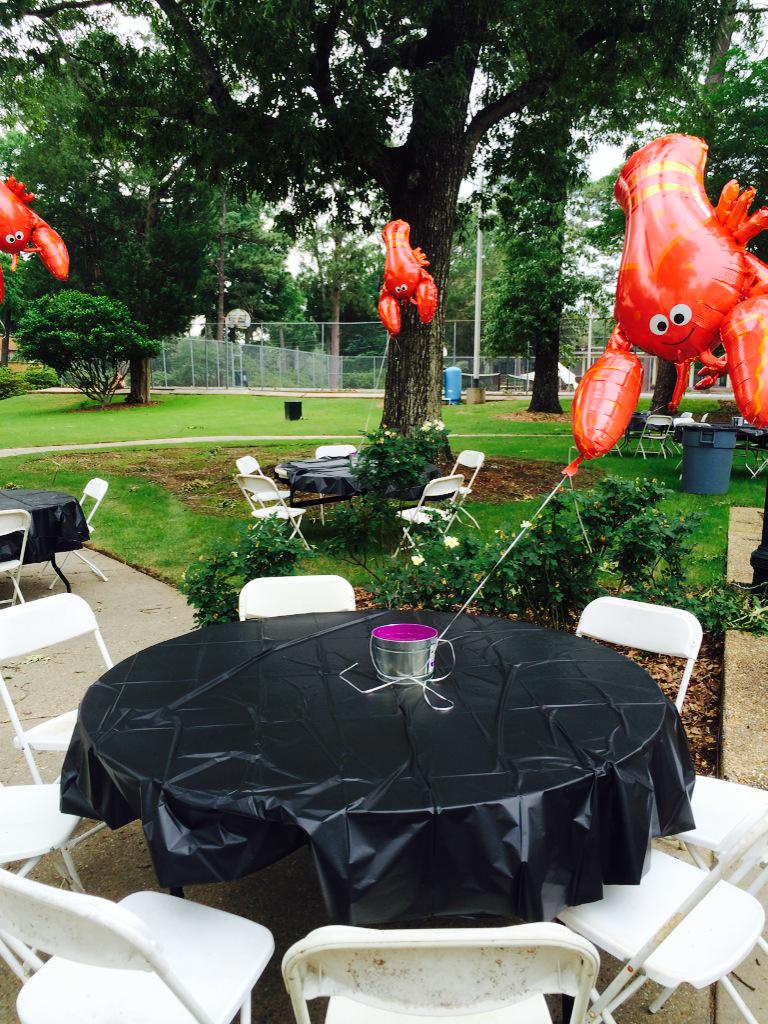 Beautiful day for a Crawfish Boil! Love these balloons. Thanks <a href="/SHCCPB1/">SHC CPB</a> #HomeontheHill