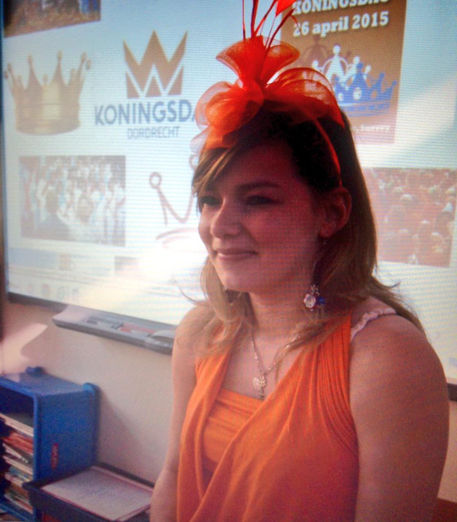 JolindaVerhaert's tweet photo. @MichelleTorn Dat was leuk! De hele groep zong speciaal voor jou!🎁#Koningsdag #DeLoopplank http://t.co/Dn2qtrG6VX