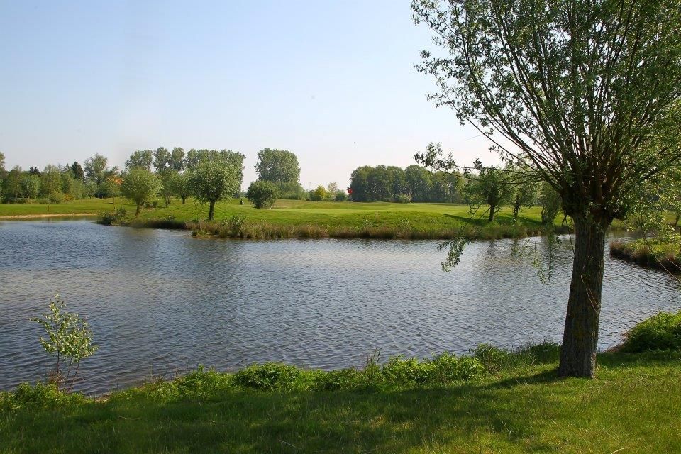 Moyland, net over de grens, wordt een pay-and-plaay baan - golf.nl/nieuws/2015/ap….