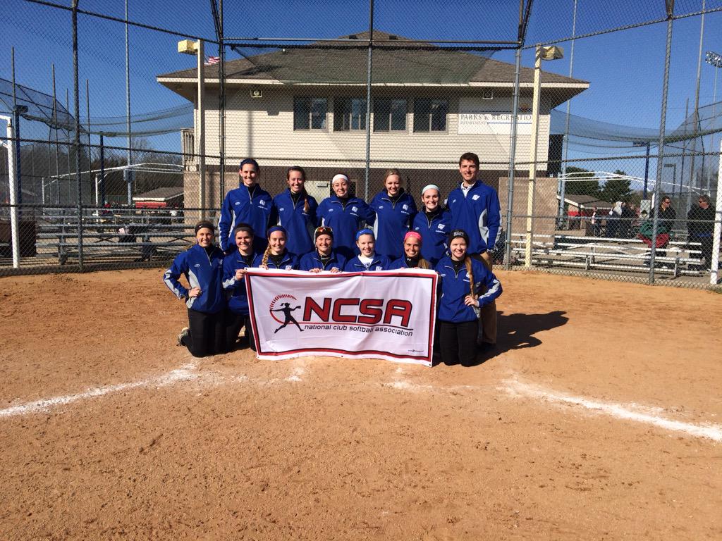 TheNCSA's tweet photo. With a score of 17-1, @UMClubSoftball beats @GV_ClubSoftball for the 2015 Great Lakes Regional Trophy! http://t.co/tkgyzM47ki