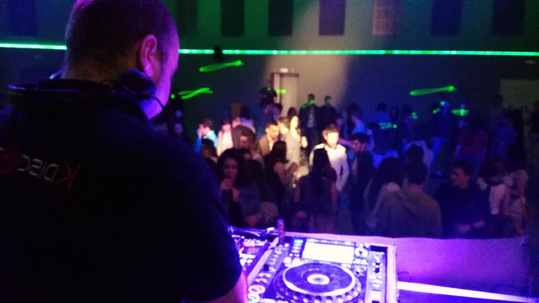 vmbdj68's tweet photo. Majorals Sant Pere 2015#K-DISCO http://t.co/9ZbKtXiPnp