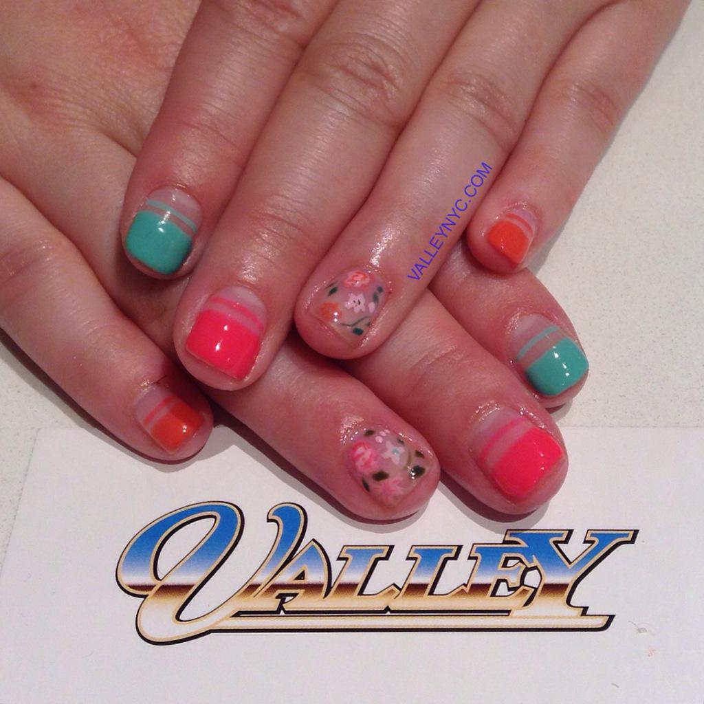 #valleynails #valleynyc #valleynolita #nailart #notd #valley30 #spring #doublefrench #negativespace #floral #flowers