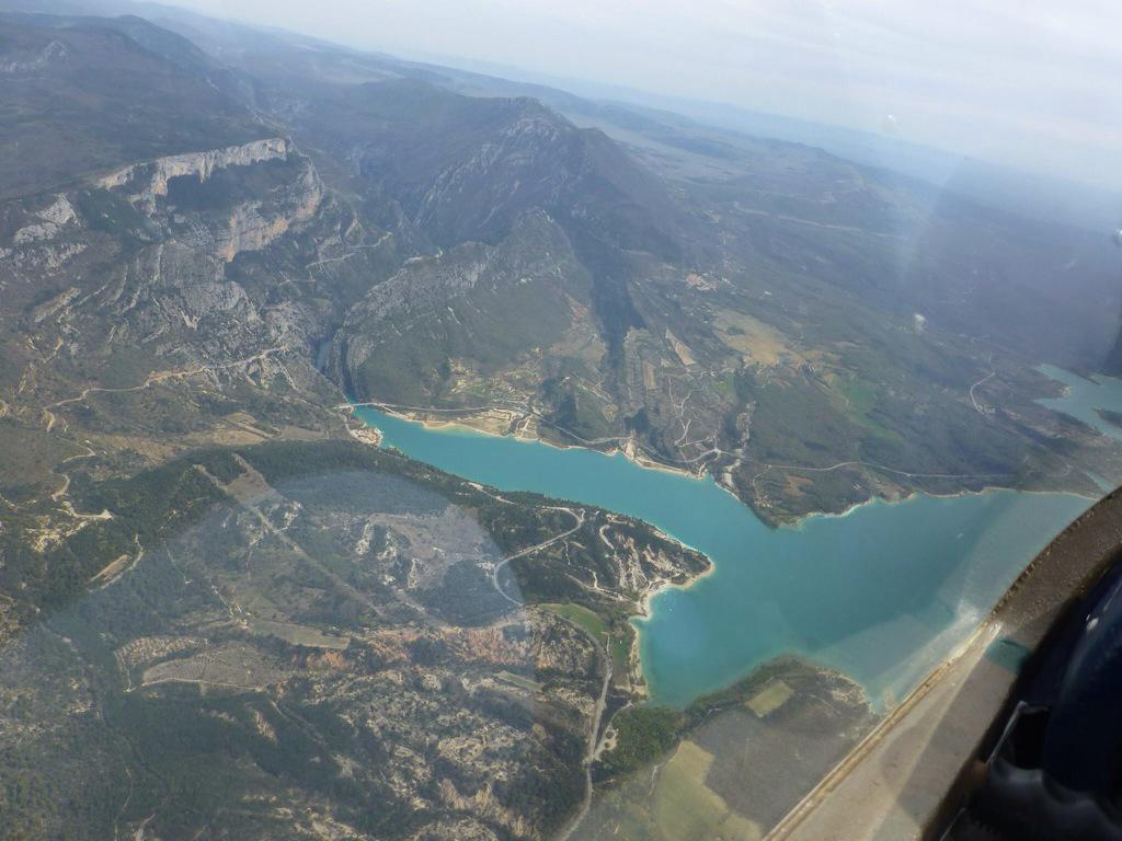 AirPiston's tweet photo. Air Piston sur les traces du @raidecp. En images le lac de Sainte Croix. Bon Raid à tous ! http://t.co/C1H0vrpjT0
