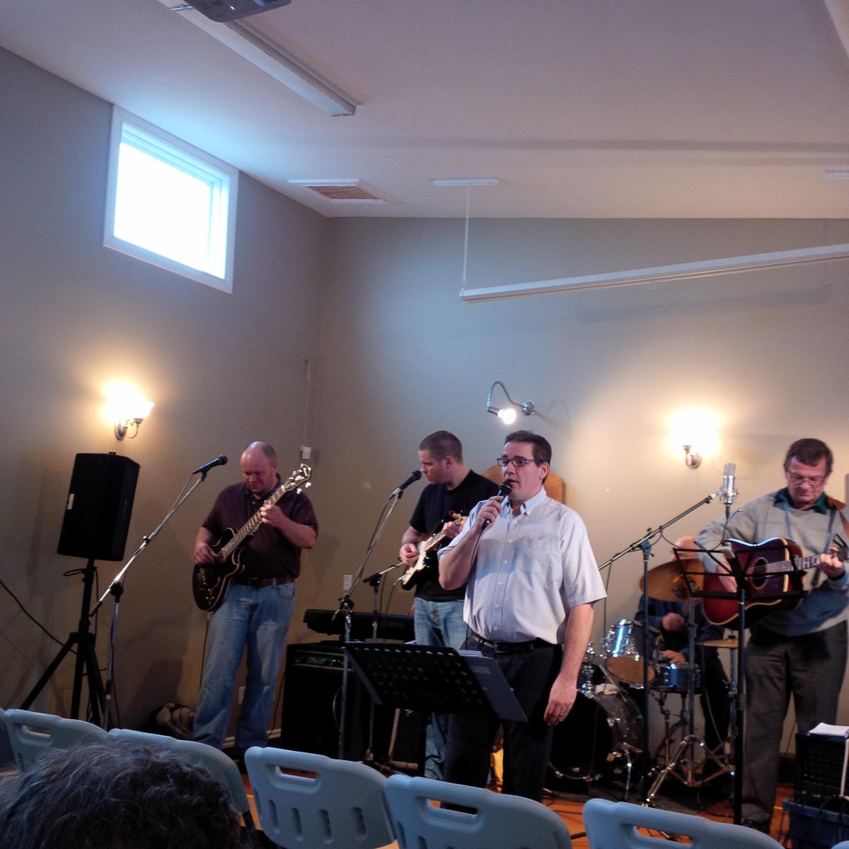 Val_Docherty's tweet photo. #DochertysInTheHouse Kendall Docherty and Friends band are entertaining in Emyvale. http://t.co/6RyuB1TkYb