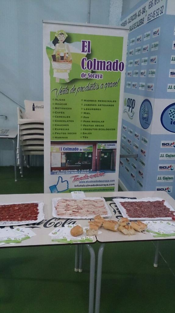 abuelaartesana's tweet photo. La abuela artesana con @elcolmadodesora llevando un tentempié al evento de padel de @Perfil38_ y @icualitor #Avila http://t.co/afhgxIdonA