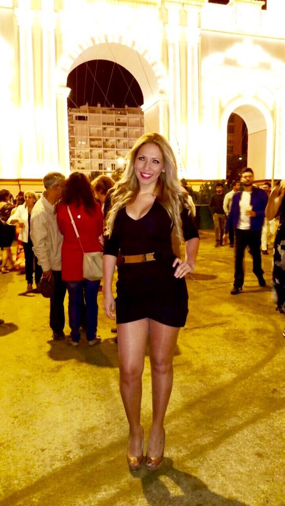 LilyCruz24's tweet photo. Un poquito de Feria de Abril 💃🏼👏🏻👌🏼 #Sevilla #FeriaDeAbril #rebujito http://t.co/VMM1fkGbcC