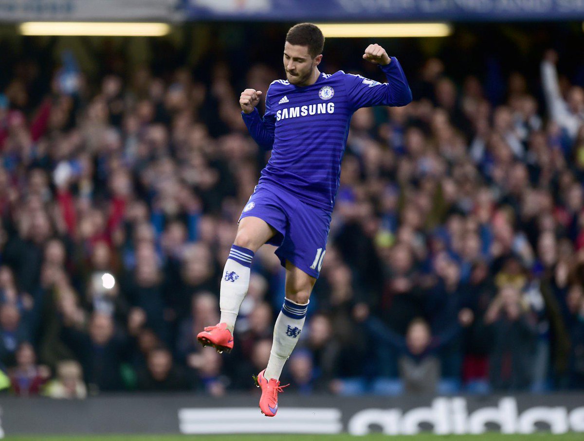 ChelseaFC's tweet photo. Congratulations @hazardeden10 - the deserved PFA Players' Player of the Year! #PFAawards #CFC http://t.co/HEKYjdAQ7F