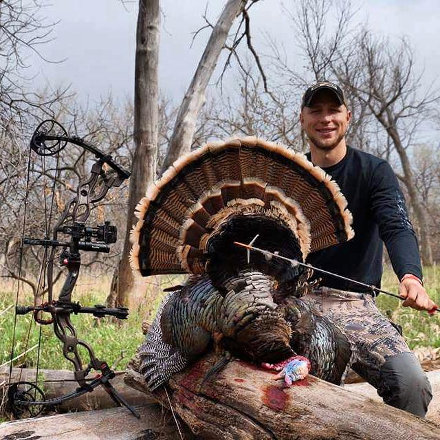 TylerPurol's tweet photo. Turn out the lights, we're officially done in Nebraska. @HOYTARCHERYInc #hoyttaggedout http://t.co/02eSQ2Getp