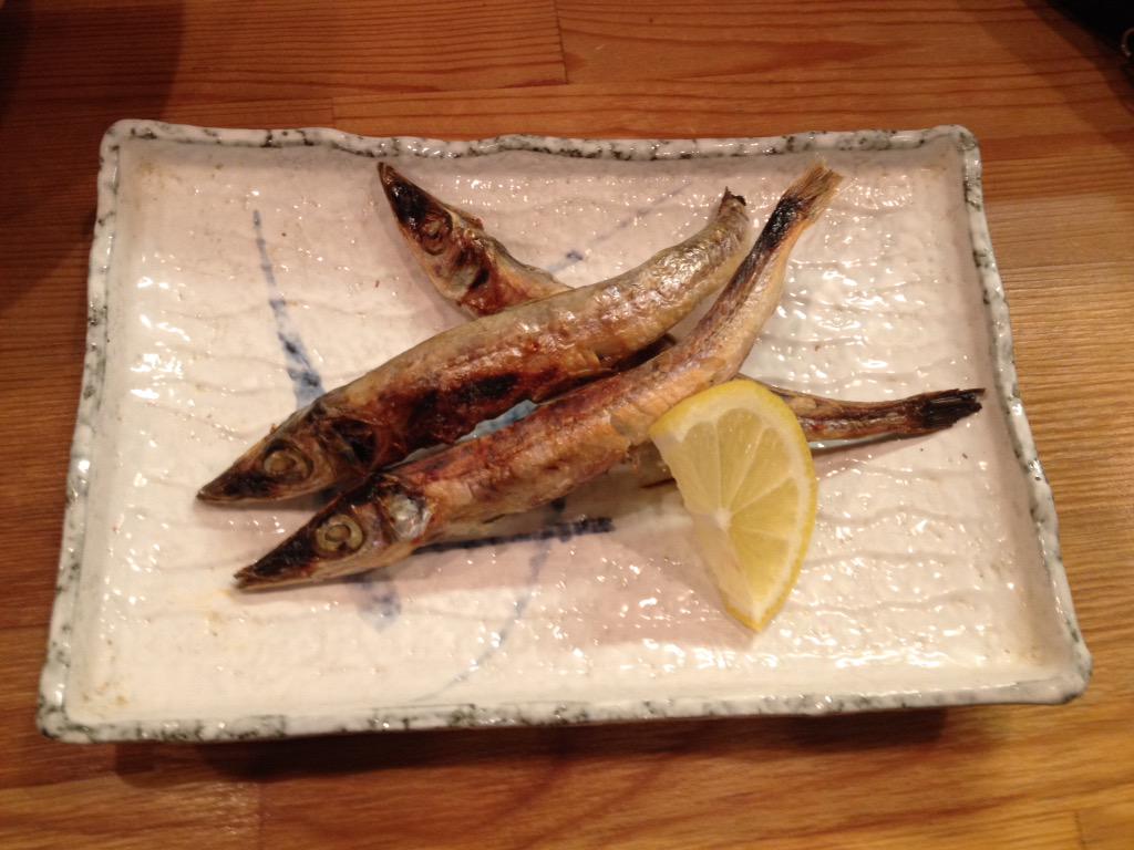 ササカズ Pa Twitter 昨日の夜は 地元甲子園口の新大衆居酒屋たすきに行きました お造り5種盛り にぎすの若干し じゃこキャベサラダ おつまみ焼売です 若干しって軽く干したと言う意味なんだとか 昨日も堪能しました Http T Co 9iemokx6nc