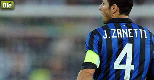 DiarioOle's tweet photo. #Inter retiró la casca número 4 para homenajear a #Zanetti, jugó 849 partidos con la cuatro ▶ http://t.co/pROTKaDRfw http://t.co/u9rGFdaebZ