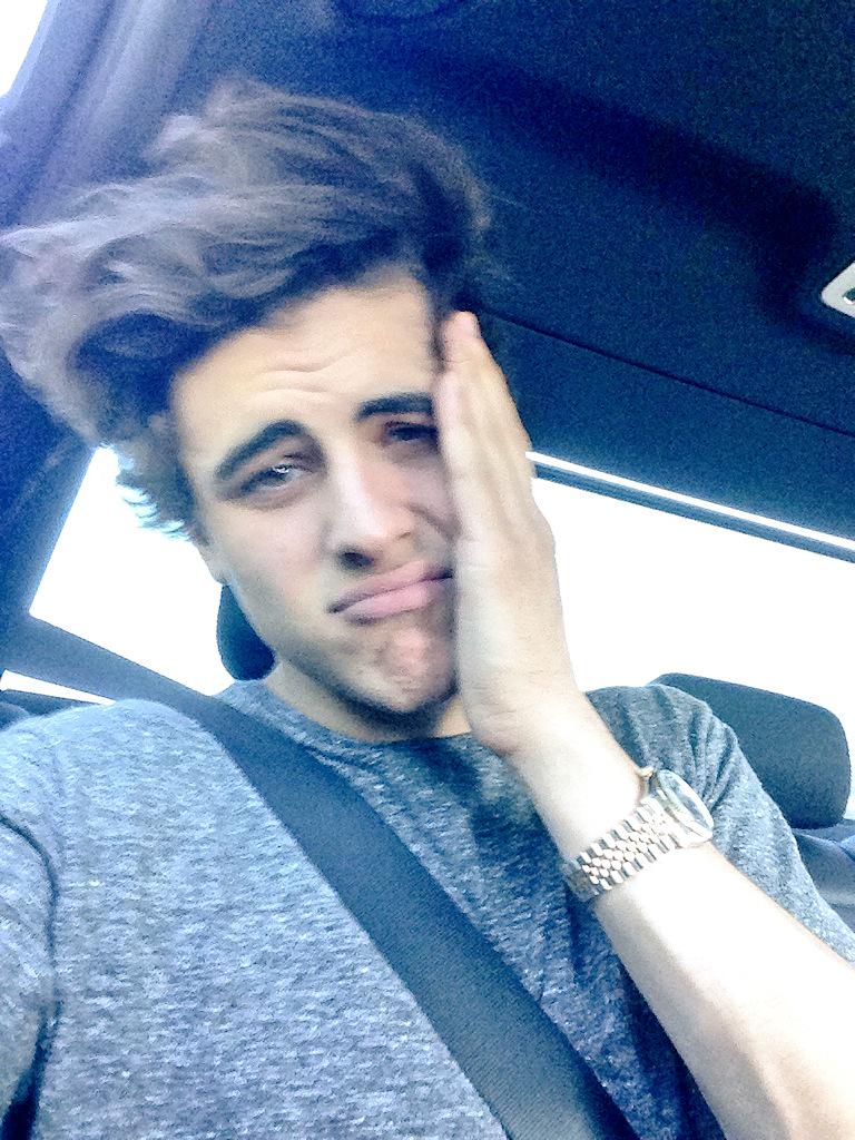 jackgilinsky's tweet photo. Strugglin to get thru this awkward stage http://t.co/UqcgoN1cbP
