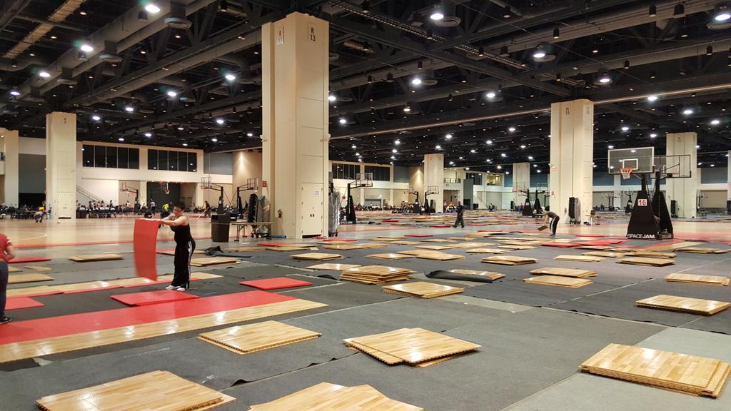 CarolinaRoller's tweet photo. After a 4hr practice skaters rally and tear down sport court. http://t.co/tau1sCV8Ow