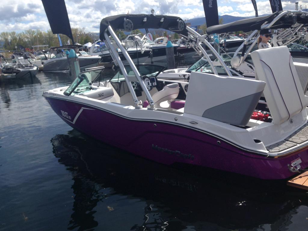 CharmCasson's tweet photo. Who wouldn't want a sparkly new wake boat #Mastercraft #KelownaEvents #KelownaBoatShow http://t.co/u6cYvLhRmW