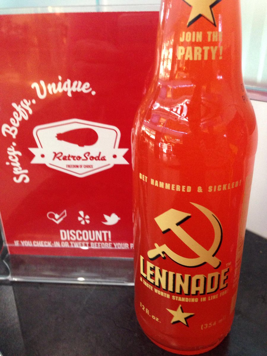 ramirodeanda's tweet photo. Pow best hot dog and sodas (at @RetroSoda in Las Vegas, NV w/ @hinter87 @martineh14) https://t.co/fFMvIjn3Vy http://t.co/d5bTLIfSO4