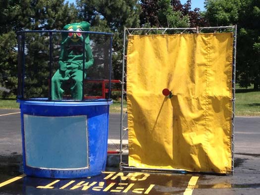 OzOzfest's tweet image. EVER WANTED TO DUNK A FRIEND? WELL OZFEST GIVES YOU THAT CHANCE! COME ON OUT TO OZFEST MAY 8TH!!