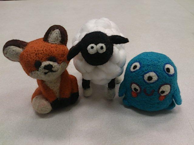ColonelGrayArt's tweet photo. I'm going to pretend they're best friends. #fox #sheep #alien #felting http://t.co/JDCsdS04fx