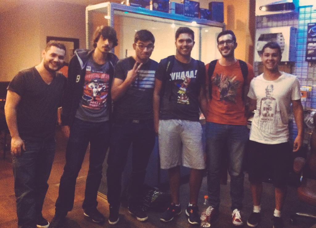LigaElenaTF's tweet photo. Aquí, los campeones @TeamCalce después de la partida que les otorgó la victoria. ¡Bien jugado! http://t.co/o3tYwa7YkN
