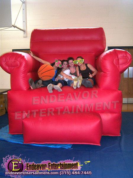 OzOzfest's tweet image. Forget a selfie! What about a picture of you and all your friends? Grab your friends and come to OzFest on May 8th!!