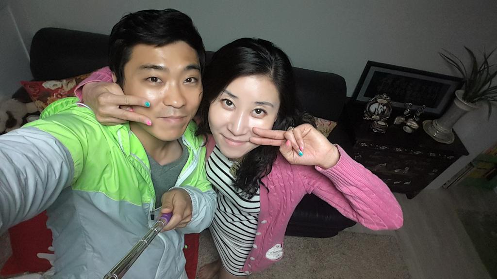 bulbaba76's tweet photo. 오늘 4월마지막주~울이뿌니 생일이다^^
점심은 직접만든 황태미역국과 함께 조촐하게 끼니를 때우고 저녁에 케익과 파닭으로 즐거운 생일파티를 하였다~ 울자기와 함께 하는 이시간이 설렌다 생일 진심으로 축하해용~쭈♡ http://t.co/1hnQR2UWr2