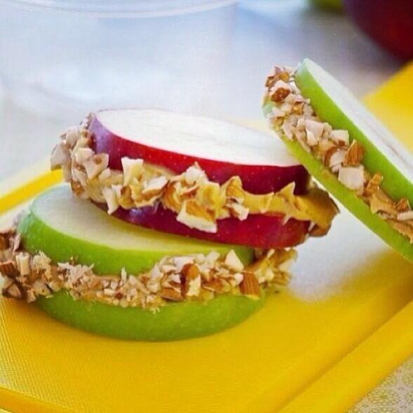 BurningPounds's tweet photo. Apples, peanut butter and crushed almonds 😍 http://t.co/tPYYqb6qWN