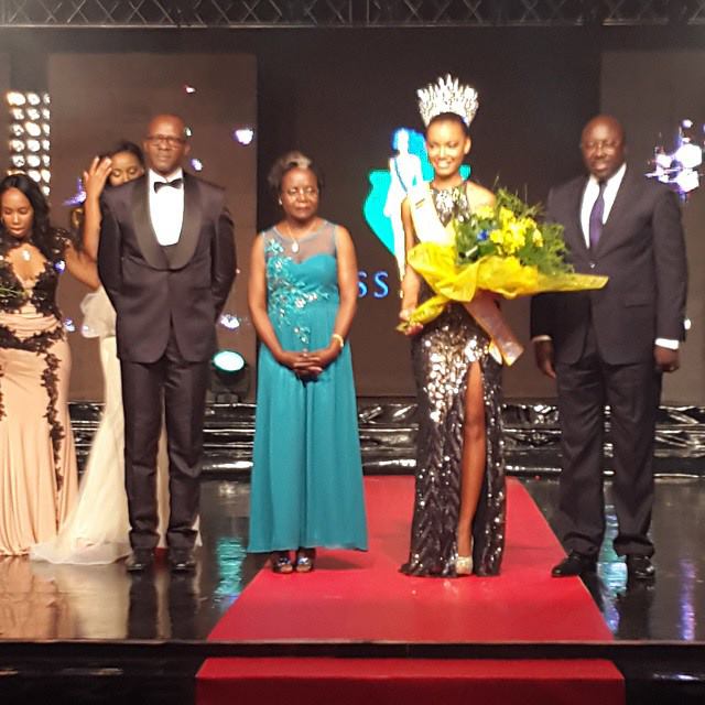 {#GABON Mlle Reine NGOTALA couronnée #MissGabon2015