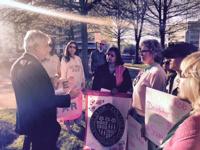 MarkHerringVA's tweet photo. Good visit w #SaveSweetBriar crew 2night in Fairfax. Lets keep talking,looking 4 solutions. Its a very special school http://t.co/toHlqfwnpj