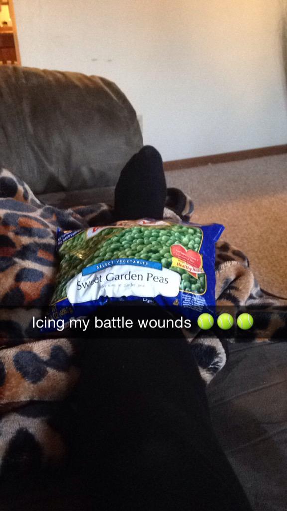 estephaniadiazz's tweet photo. Had our first Billion slow pitch practice today and of course I'm the only one who got hurt #whenballisntlife 🎾 http://t.co/7vZ3znJwxt