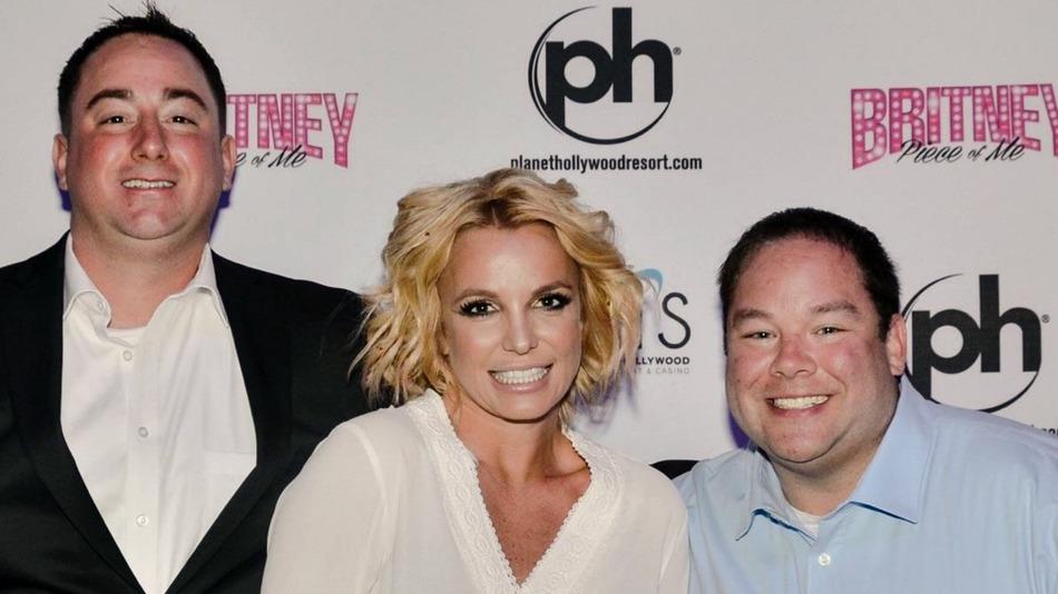mashable's tweet image. "I'm honored to be a part of your love story" @BritneySpears told newlyweds David and Woody on.mash.to/1GmGz6y