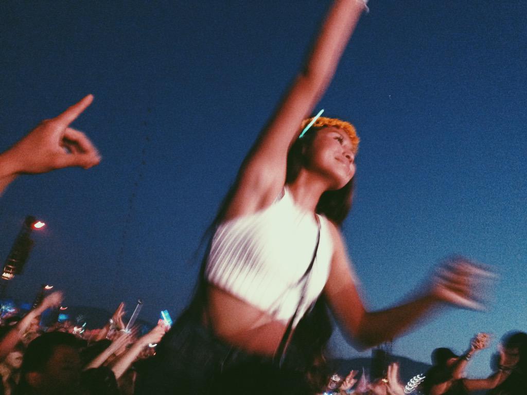 jordyresp's tweet photo. Reminiscing about @kaskade while doing homework 💭 #Chellaaa http://t.co/2mNfLJDYc5