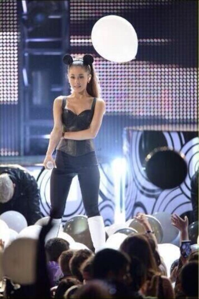 sinceritygrande's tweet image. #OneYearOfProblem i luv me some problem performances