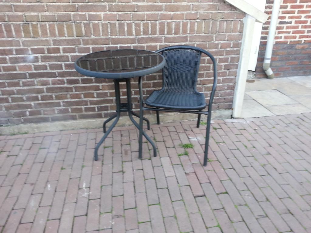 albert_kramer's tweet photo. @verlorenopurk  wie heeft er vannacht 1 van onze stoeljes meegenomen ik wil hem graag terug http://t.co/QuTrhVBtsi