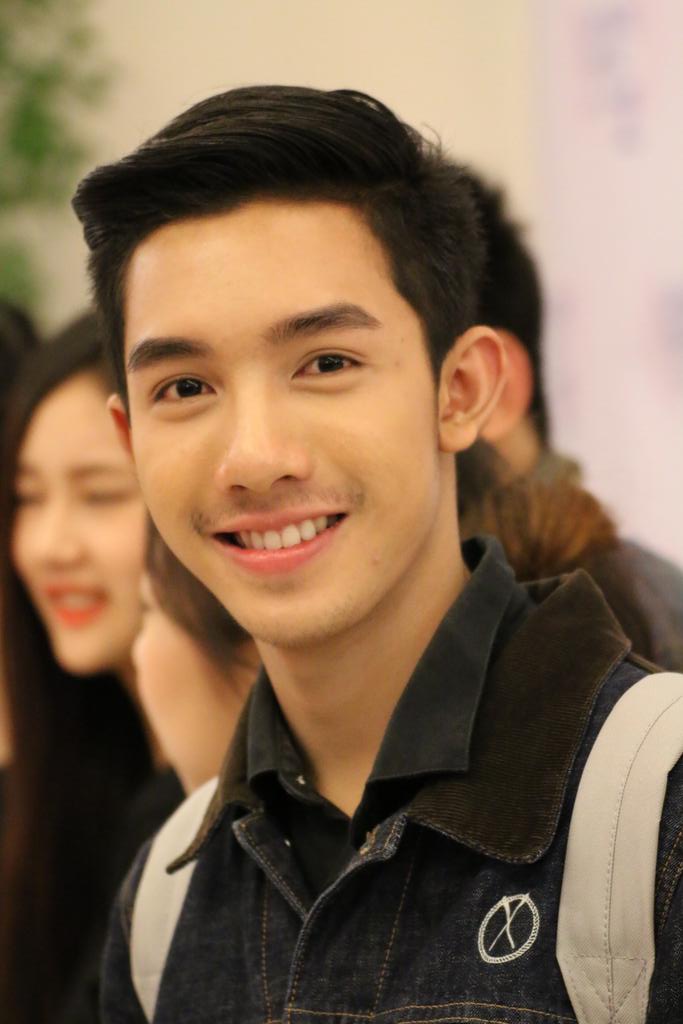 UncleTumte29's tweet photo. เข้มมาเลย หล่อจนไม่ไว้วางใจตัวเอง 😛😜😍😍 #lovesicktheseries #lovesickseason2 http://t.co/FBU6ynRgxr