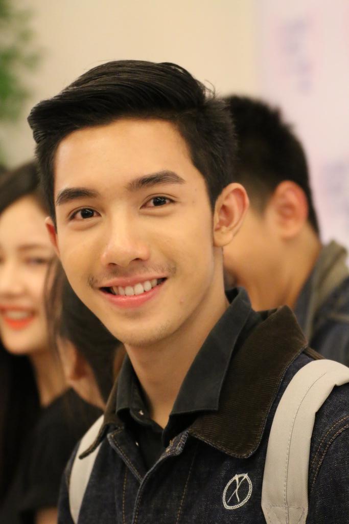 UncleTumte29's tweet photo. เข้มมาเลย หล่อจนไม่ไว้วางใจตัวเอง 😛😜😍😍 #lovesicktheseries #lovesickseason2 http://t.co/FBU6ynRgxr