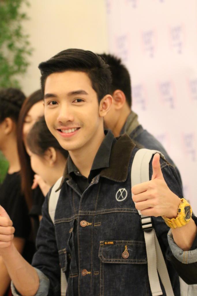 UncleTumte29's tweet photo. เข้มมาเลย หล่อจนไม่ไว้วางใจตัวเอง 😛😜😍😍 #lovesicktheseries #lovesickseason2 http://t.co/FBU6ynRgxr