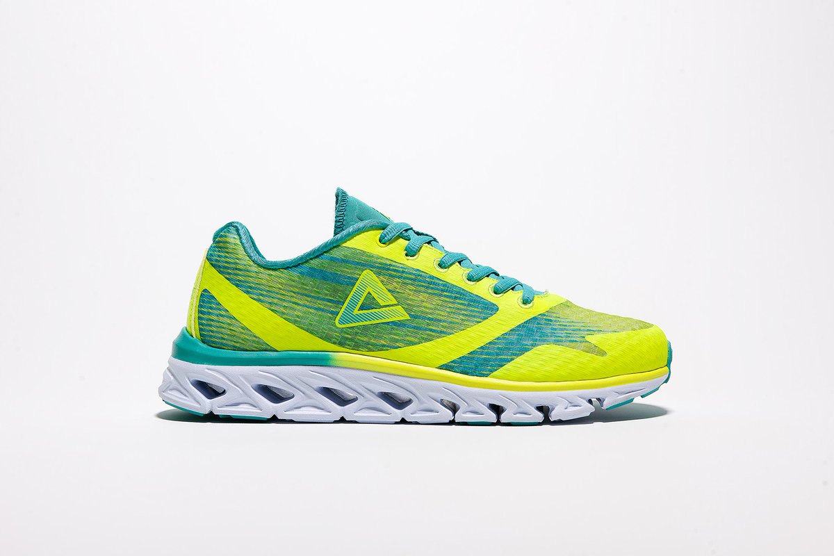 PeakSportHQ's tweet photo. PEAK New Running Flyii III. Gear up for summer! #Women #PeakRunning #Flyii-III http://t.co/dqYESYc235