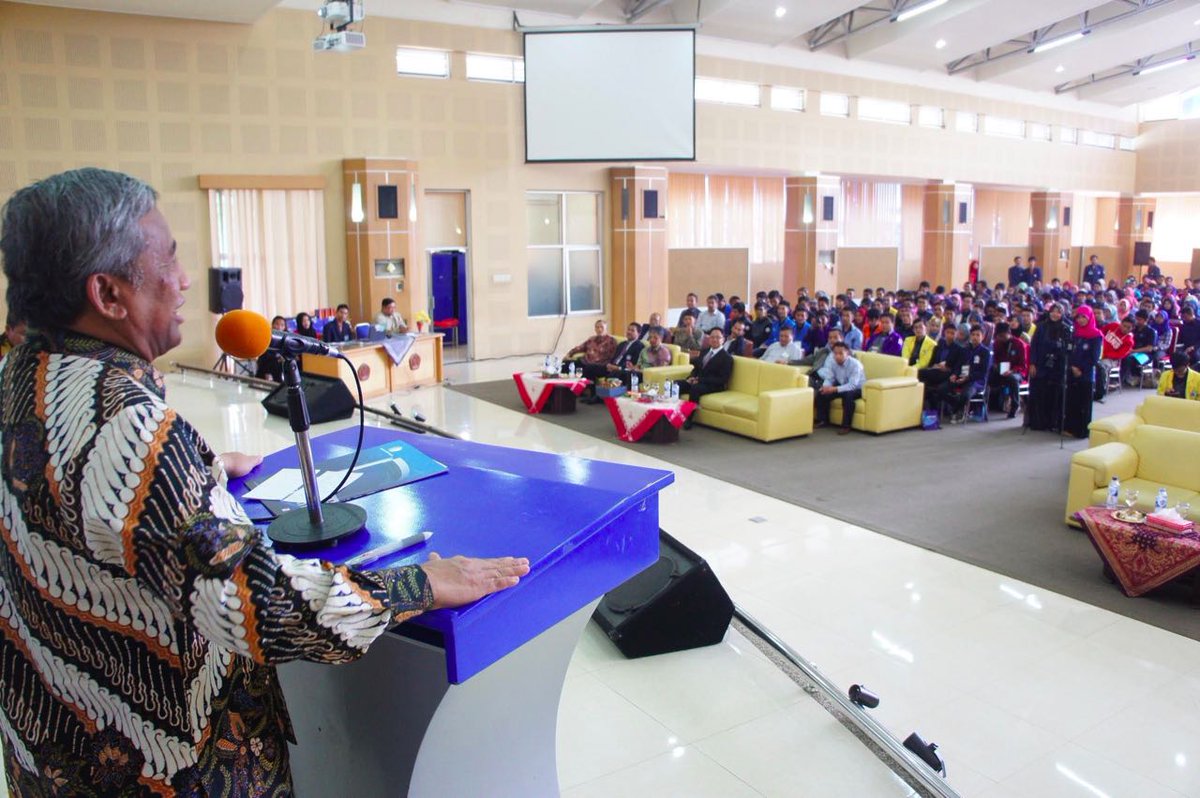 Mohammad_Nuh_'s tweet photo. Hari ini menghadiri Munas Forum Komunikasi Mahasiswa Politeknik se Indonesia ke-16, di Politeknik Negeri Malang. http://t.co/ZR1GNhMr8m