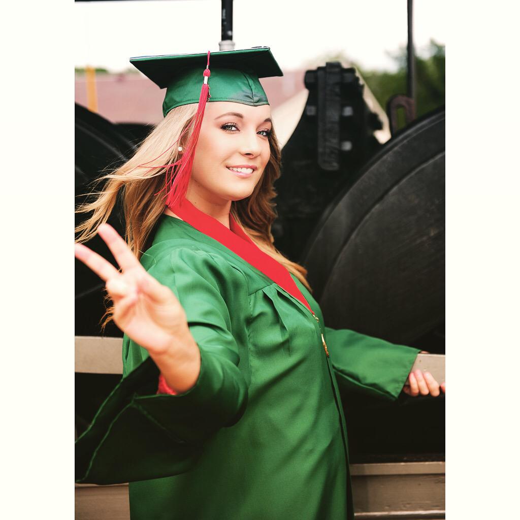 BrennaArthur's tweet photo. 🎓🎓🎓🎓🎓🎓🎓🎓🎓🎓🎓 http://t.co/4rbV6jDXIZ