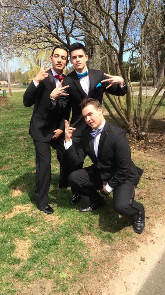 HemlockSquad15's tweet photo. Squad leaders lookin fresh up at prom 2k15 http://t.co/I6dscgntQY