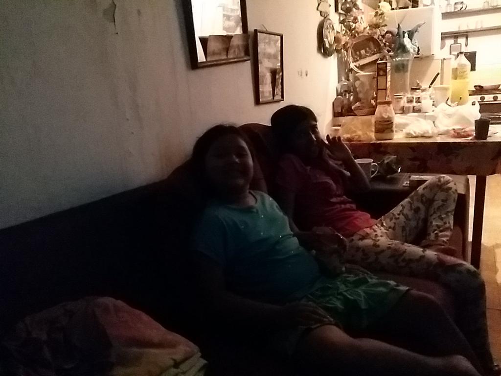 ivan_bastard's tweet photo. @MiCanal5 #EstanEntreNosotros   viendo transformes con mis hijas preciosas http://t.co/3q1oZJFSzH