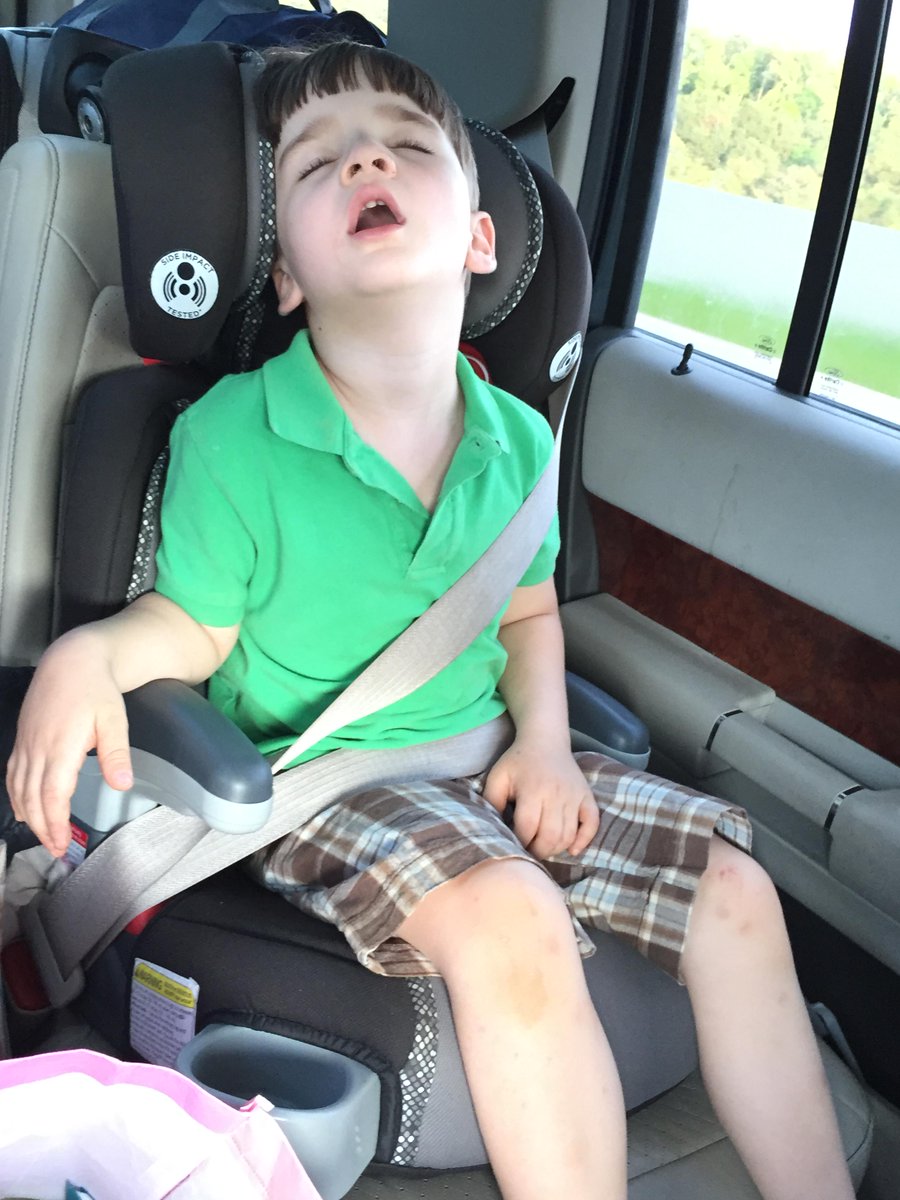 ObjectivityRach's tweet photo. Moments after picking up the kids... #GrandparentEffect http://t.co/Kl7VDY0gcj