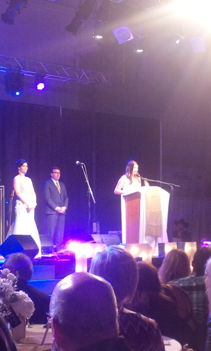 ThatsSoCarmen's tweet photo. This girl is Female Artist of the Year in Canada AND Saskachewan! Congrats @jessmoskaluke!! #stepup4ms #proud http://t.co/1lgN1KBegP