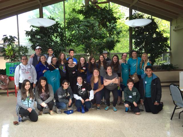 EGRBBYO's tweet photo. Thank you J-Serve teens who brightened the lives of Kline Galland residents today! #Jserve2015 #TikkunOlam http://t.co/TVfPwD8d3C