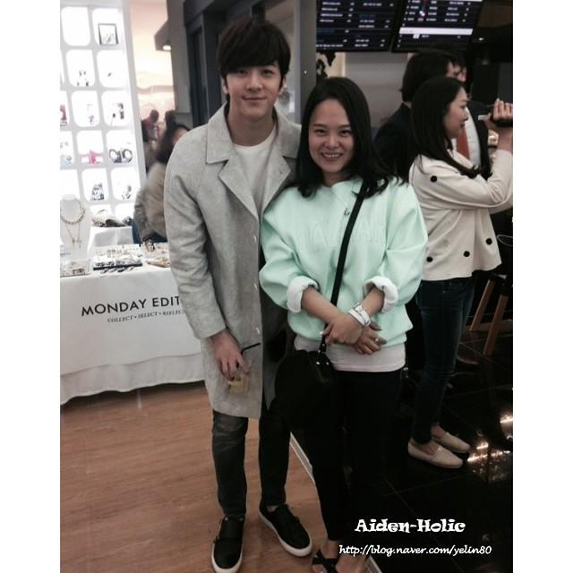OhThunder's tweet photo. 150425 Cheondung at Park Jiyoon Bazaar http://t.co/XjAQ27As67