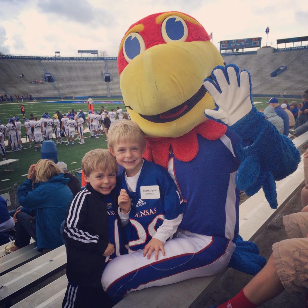 SarahShaffer9's tweet photo. Great Weekend! 😊 #Garozzos #jayhawkspringgame #bakingwiththeboys #blessedeveryday http://t.co/0AWUbWwuGn