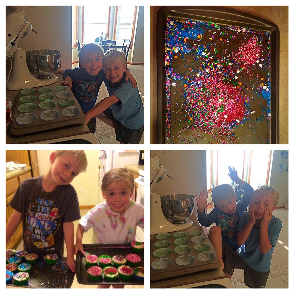 SarahShaffer9's tweet photo. Great Weekend! 😊 #Garozzos #jayhawkspringgame #bakingwiththeboys #blessedeveryday http://t.co/0AWUbWwuGn