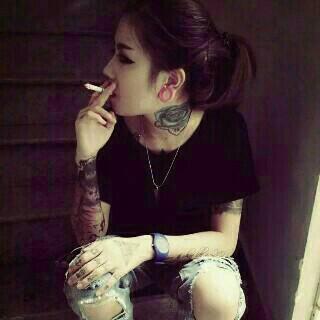 damfisp's tweet image. Lebih baik pacaran sama yang terlanjur nakal tapi penyayang dari pada sama yang baik-baik tapi ujungnya nyakitiㆄ