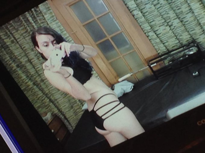 It's time to play! #ImLive @KinkLive Look at all these toys 😍 http://t.co/sLXbkyvmnK<a href="/tag/imlive"class="tags">#ImLive</a><a class="tags" target="_blank" title="On Twitter" href="/?out=eyJ0eXAiOiJKV1QiLCJhbGciOiJIUzUxMiJ9.eyJpYXQiOjE3MjMyMTU1OTcsImlzcyI6InR3cG9ybnN0YXJzLmNvbSIsIm5iZiI6MTcyMzIxNTU5NywiZXhwIjoxNzU0NzUxNTk3LCJyZWRpcmVjdF91cmwiOiJodHRwczovL3R3aXR0ZXIuY29tL0tpbmtMaXZlIn0.lRIfEYQ7eLZoPYy0wpMtsadHdDcVS9q35dsgeecqMKm4w9bkoxVSswDv0B0yB0EjUirx-fks9HFg_YJjrI6KAg">@KinkLive</a>